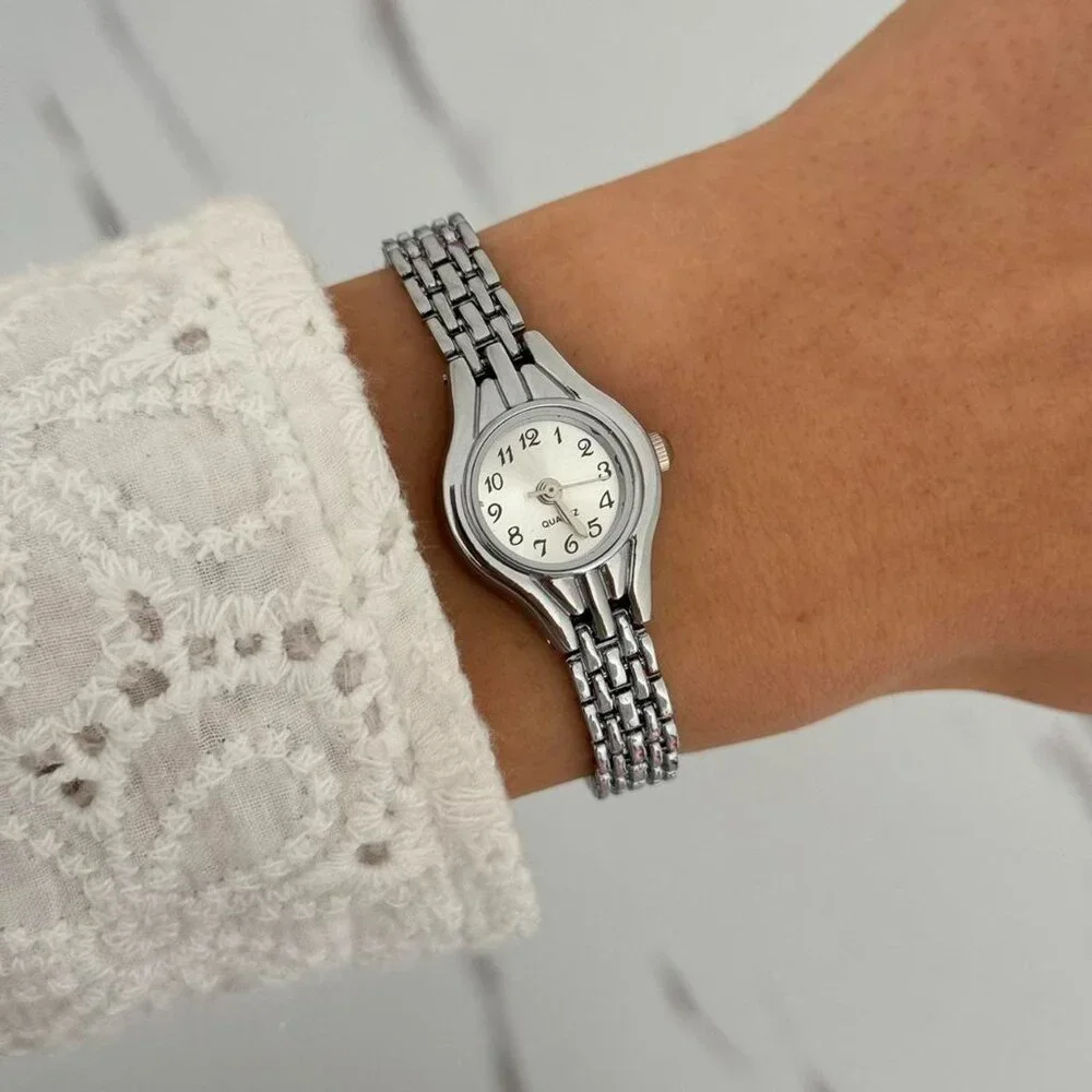 SKU0094 Retro Silver White dial Women‎ Minimalist Watch Bracelet + gift bag